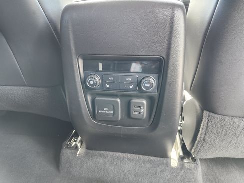 Used 2020 Buick Enclave Avenir w/ Avenir Technology Package AWD/4WD image 23