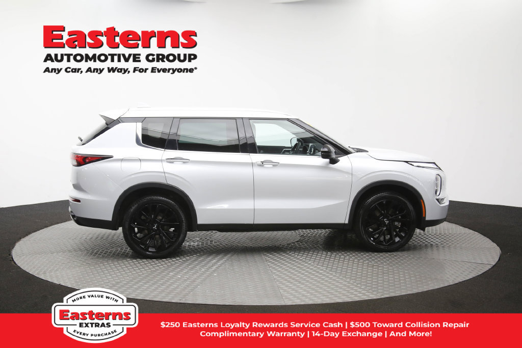Used 2023 Mitsubishi Outlander SE AWD/4WD image 46