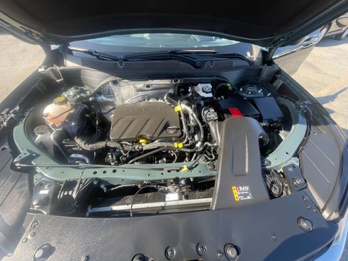 Used 2025 Chevrolet Trax LT image 32