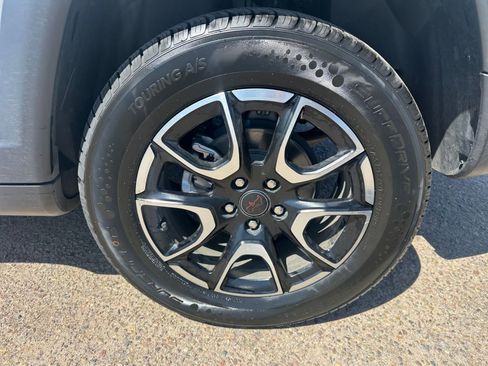 Used 2025 Jeep Compass Trailhawk image 29