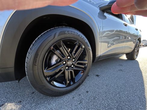 Used 2024 Chevrolet Trax ACTIV w/ Sunroof Package image 18