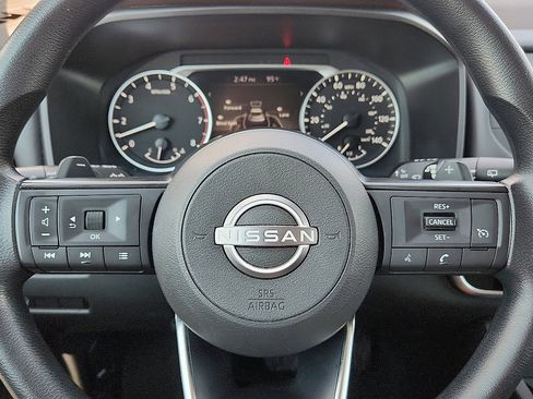 Used 2023 Nissan Rogue S image 11