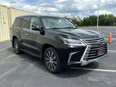 Used 2019 Lexus LX 570 4WD w/ Luxury Package image 3