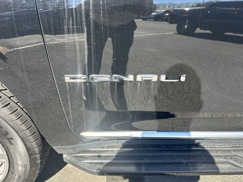 Used 2023 GMC Yukon Denali image 3