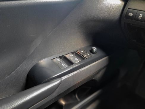 Used 2019 Toyota Camry SE FWD image 11