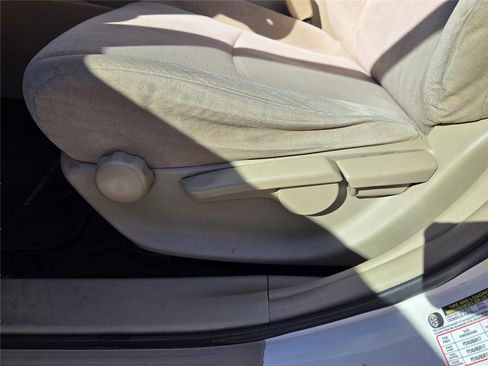 Used 2013 Toyota Highlander Base image 13