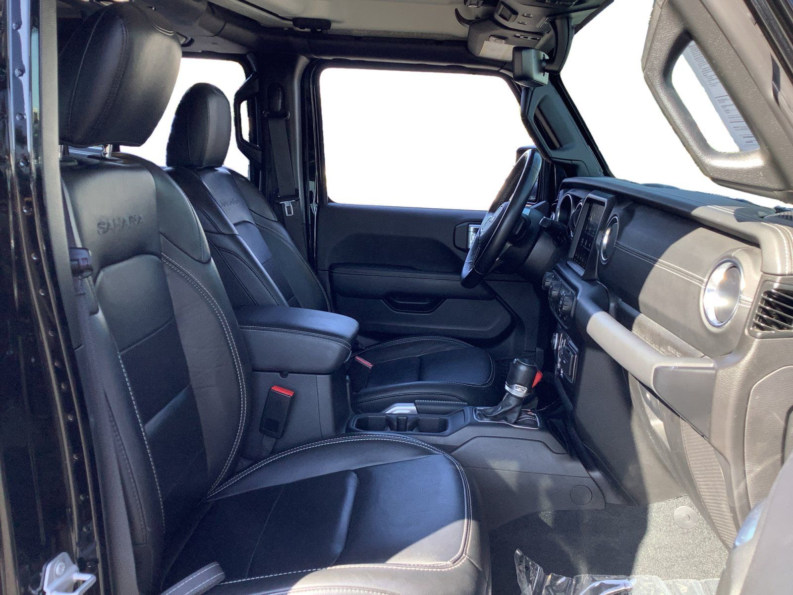 Used 2022 Jeep Wrangler Unlimited Sahara AWD/4WD image 15