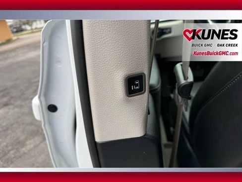 Used 2024 Chrysler Pacifica Limited FWD image 22