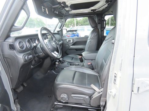 Used 2020 Jeep Wrangler Unlimited Sahara AWD/4WD image 25