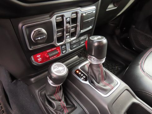 Used 2022 Jeep Wrangler Unlimited Rubicon w/ Xtreme Recon 35" Tire Package image 30