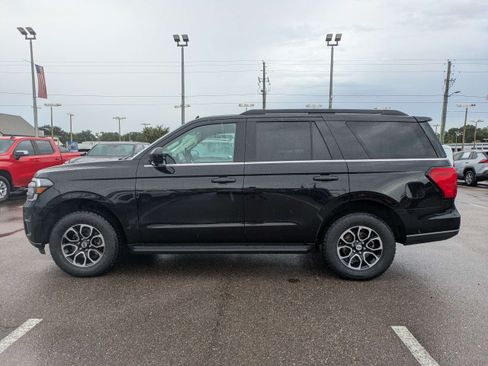 Used 2024 Ford Expedition XLT AWD/4WD image 6