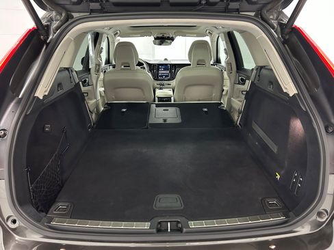 Used 2018 Volvo XC60 T6 Inscription w/ Luxury Seat Package AWD/4WD image 35