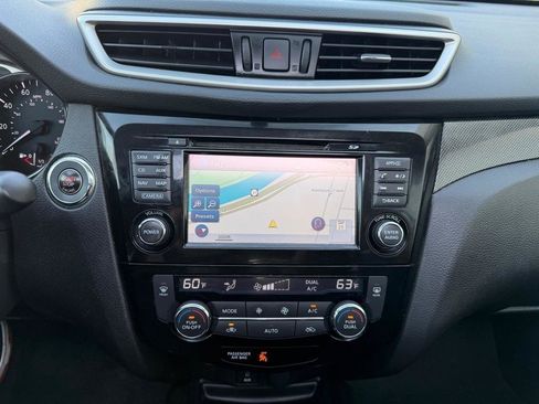 Used 2016 Nissan Rogue SL w/ SL Premium Package image 28