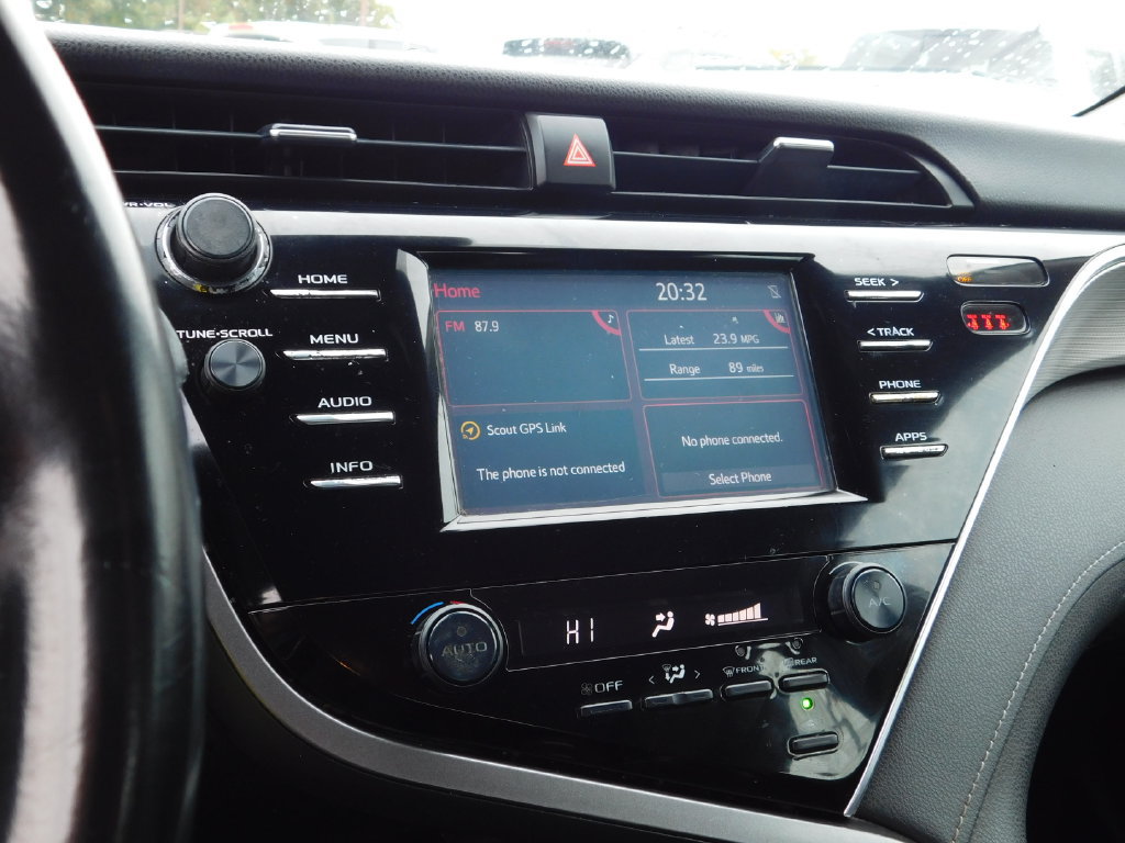 Used 2018 Toyota Camry SE FWD image 16