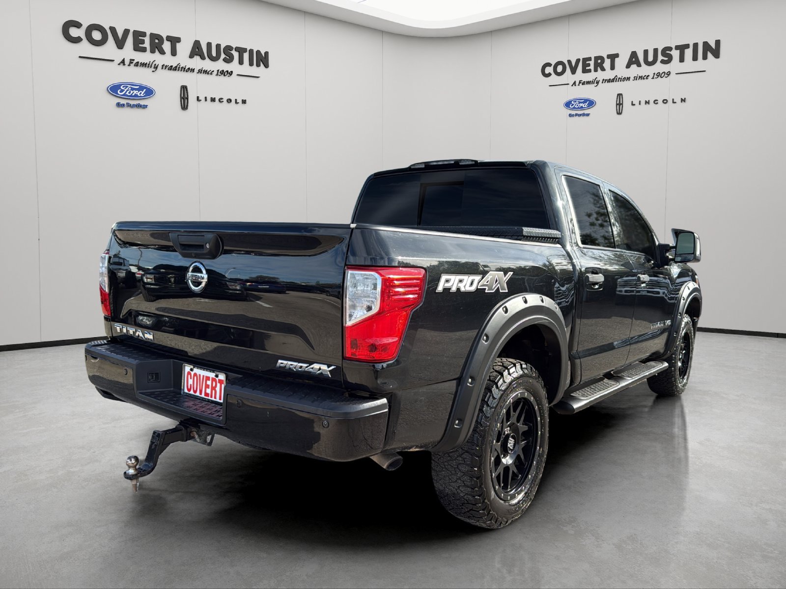 Used 2018 Nissan Titan PRO-4X w/ Pro-4x Convenience Package AWD/4WD image 5