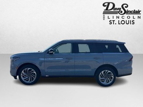 New 2026 Lincoln Navigator Reserve image 8