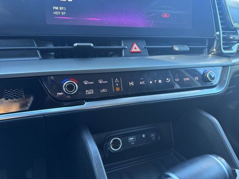 Used 2023 Kia Sportage SX image 16