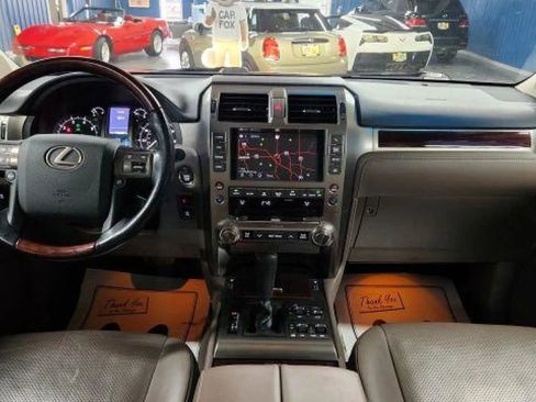 Used 2016 Lexus GX 460 Luxury w/ Preferred Accessory Package image 26