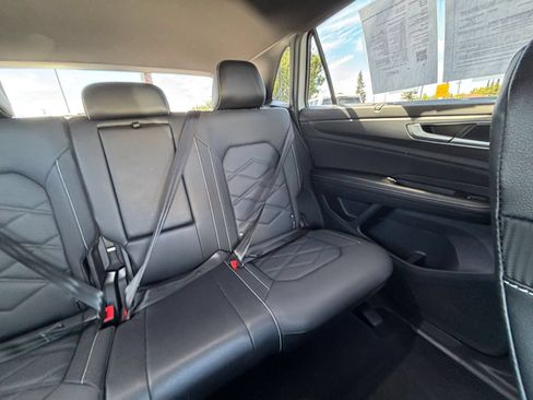 Used 2025 Volkswagen Atlas Cross Sport SE FWD image 35