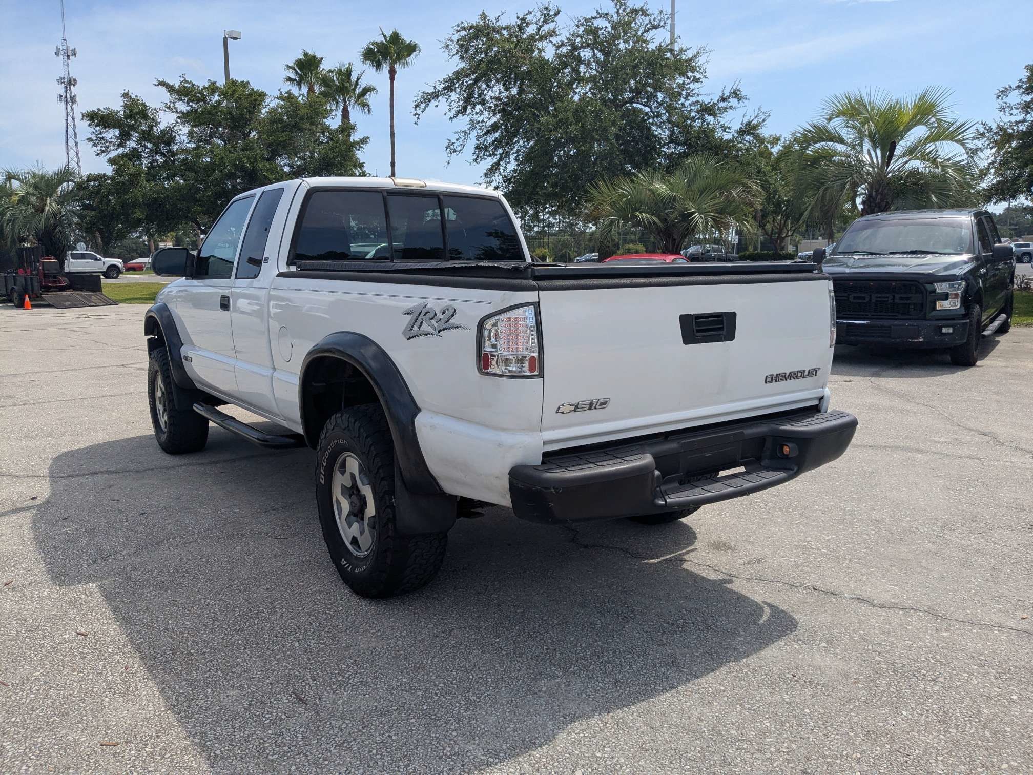 Used 2001 Chevrolet S10 Pickup 4x4 Extended Cab w/ Preferred Equipment Group image 6