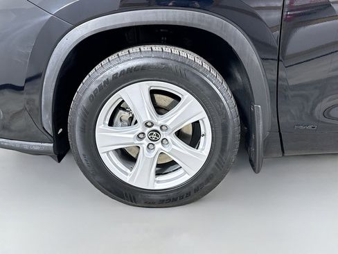 Certified 2022 Toyota Highlander LE image 31