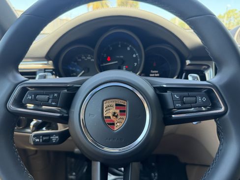Used 2023 Porsche Macan AWD/4WD image 33
