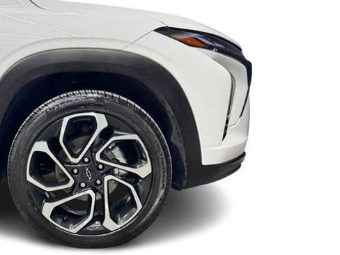 Used 2025 Chevrolet Trax LT w/ Driver Confidence Package image 8