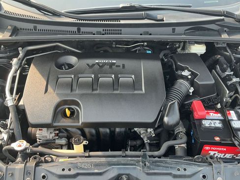 Used 2018 Toyota Corolla XLE FWD image 36