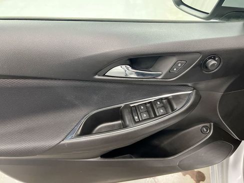 Used 2017 Chevrolet Cruze LS FWD image 23