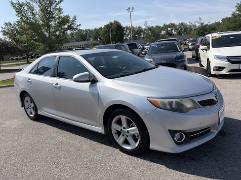 Used 2014 Toyota Camry SE FWD image 4