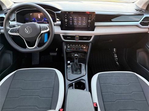 New 2025 Volkswagen Taos SE image 17