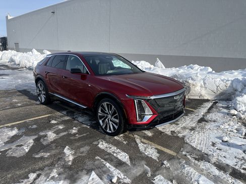 Used 2024 Cadillac Lyriq Luxury w/ LPO, Floor Liner Package image 8