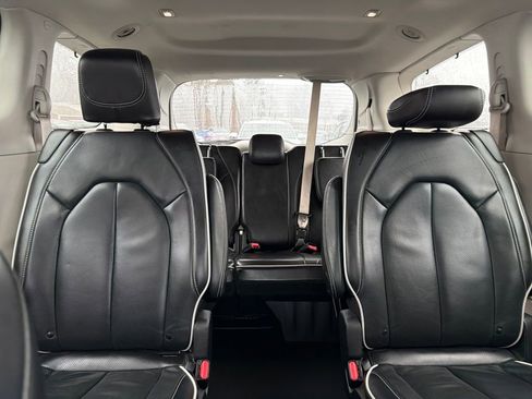 Used 2024 Chrysler Pacifica Limited FWD image 38