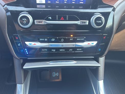Used 2024 Ford Explorer King Ranch w/ Technology Package AWD/4WD image 21