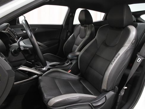 Used 2016 Hyundai Veloster Turbo image 5