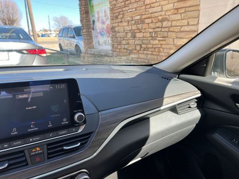 Used 2025 Nissan Altima 2.5 SV image 35