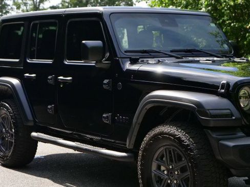 Used 2024 Jeep Wrangler Unlimited Sport AWD/4WD image 33