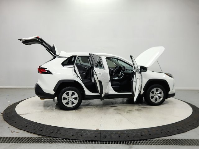 Used 2023 Toyota RAV4 LE AWD/4WD image 40
