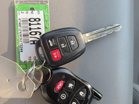 Used 2012 Toyota Camry LE FWD image 26