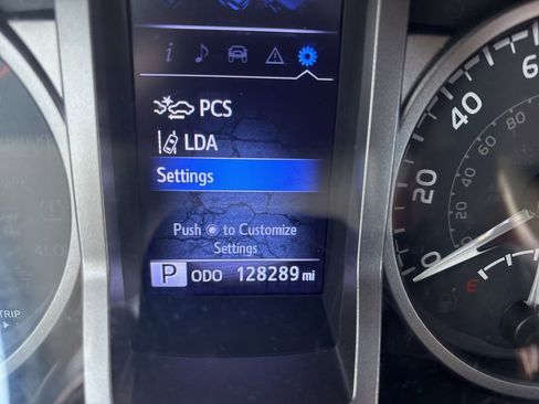 Used 2019 Toyota Tacoma SR5 RWD image 12