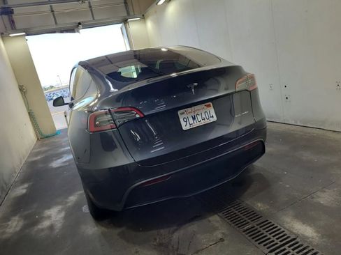 Used 2024 Tesla Model Y Long Range AWD/4WD image 4