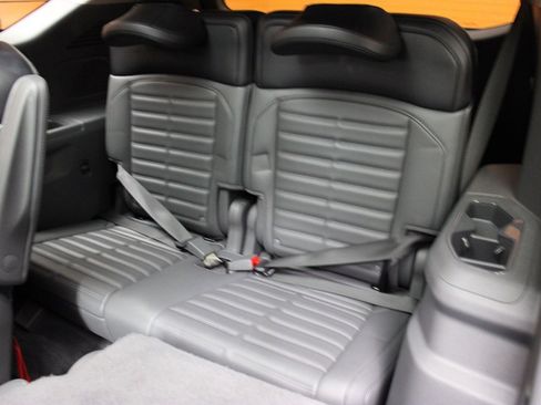 Used 2024 Kia EV9 Land image 28