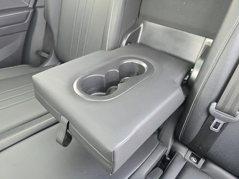 Used 2022 Volkswagen Tiguan SE R-Line image 26