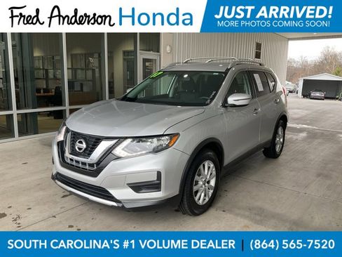 Used 2017 Nissan Rogue SV image 1