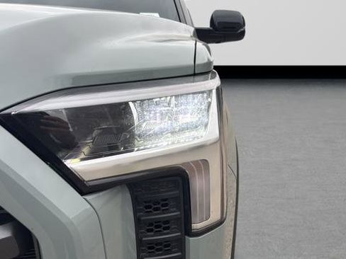 Used 2024 Toyota Tundra Limited AWD/4WD image 29