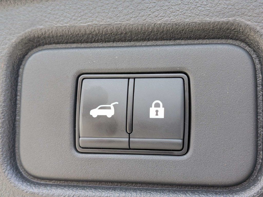 Used 2025 Nissan Pathfinder SV AWD/4WD image 14