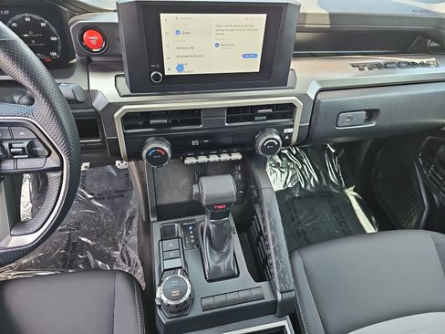 Used 2025 Toyota Tacoma TRD Sport AWD/4WD image 21