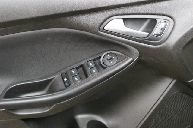 Used 2016 Ford Focus SE FWD image 13
