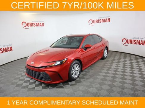 Used 2025 Toyota Camry LE FWD image 3