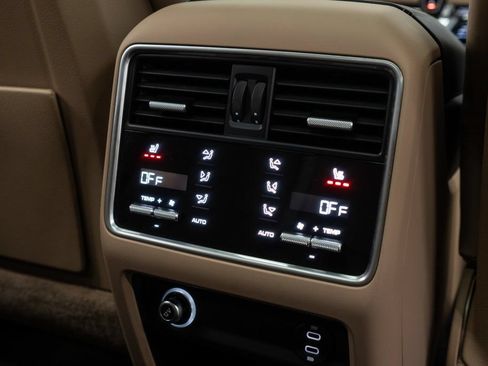 Used 2023 Porsche Cayenne Platinum Edition AWD/4WD image 14